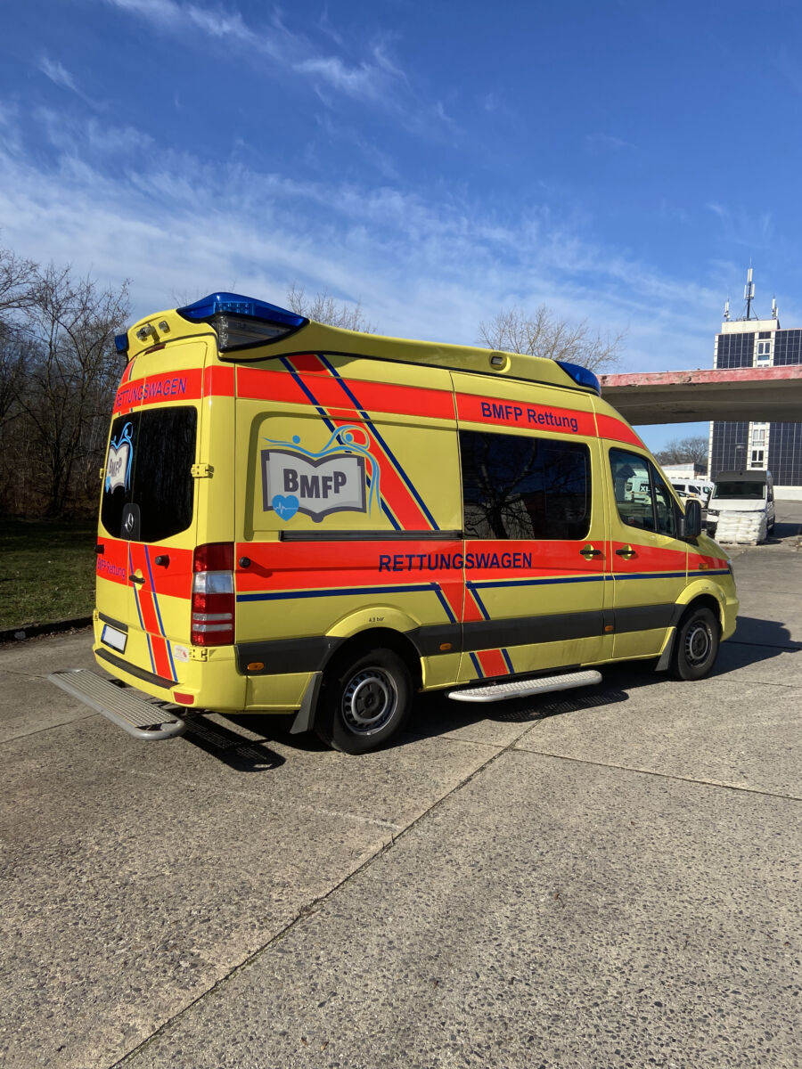 Fahrzeugbeklebung Rettungswagen - BMFP Physiotherapie - WSC ...